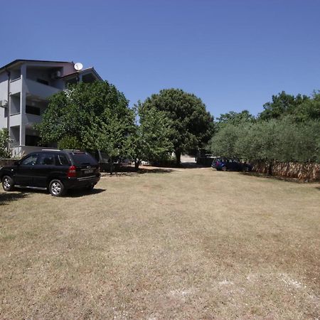 Apartments Smitran Banjole Bagian luar foto