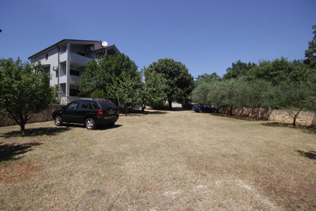 Apartments Smitran Banjole Bagian luar foto