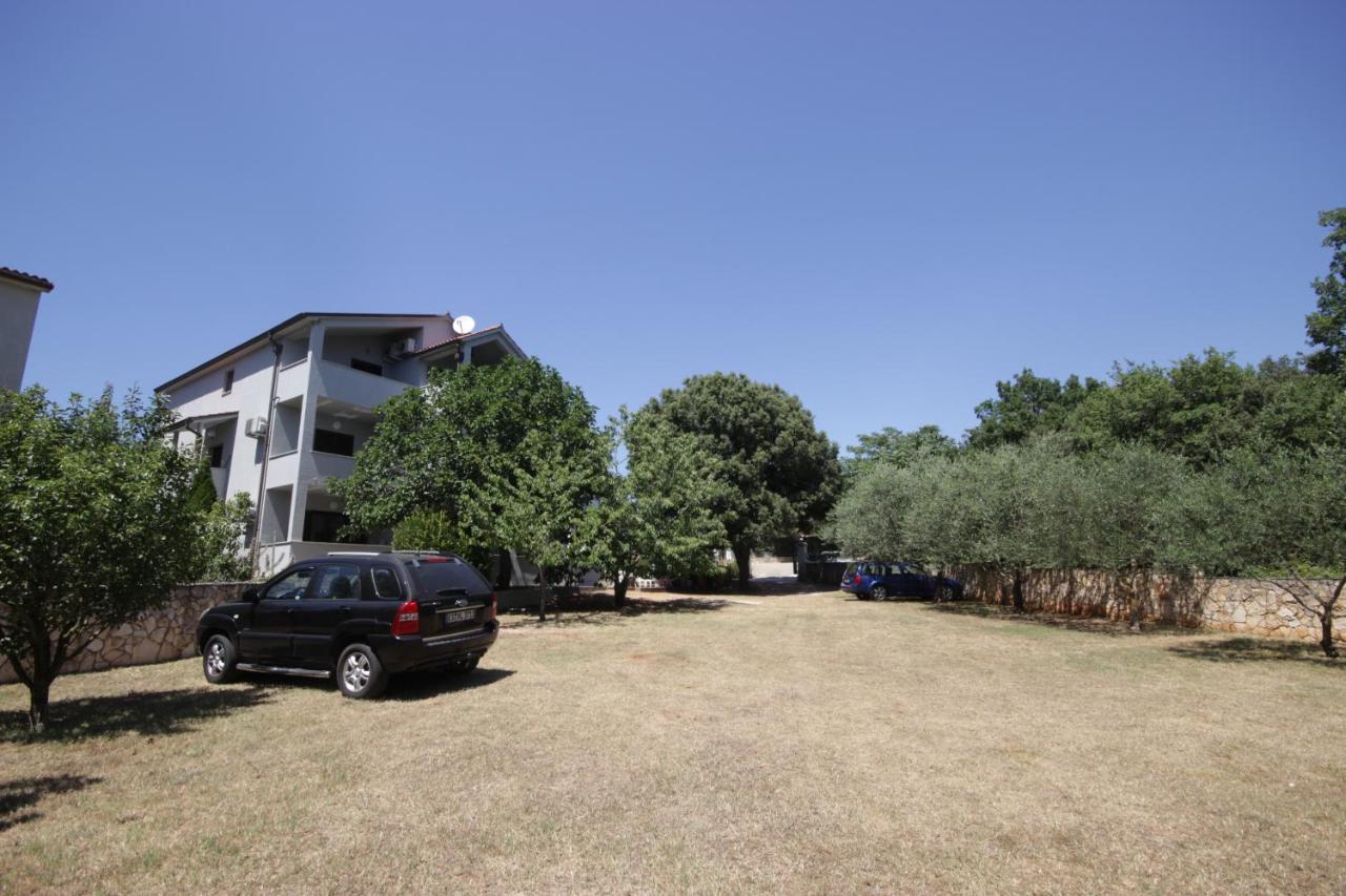 Apartments Smitran Banjole Bagian luar foto