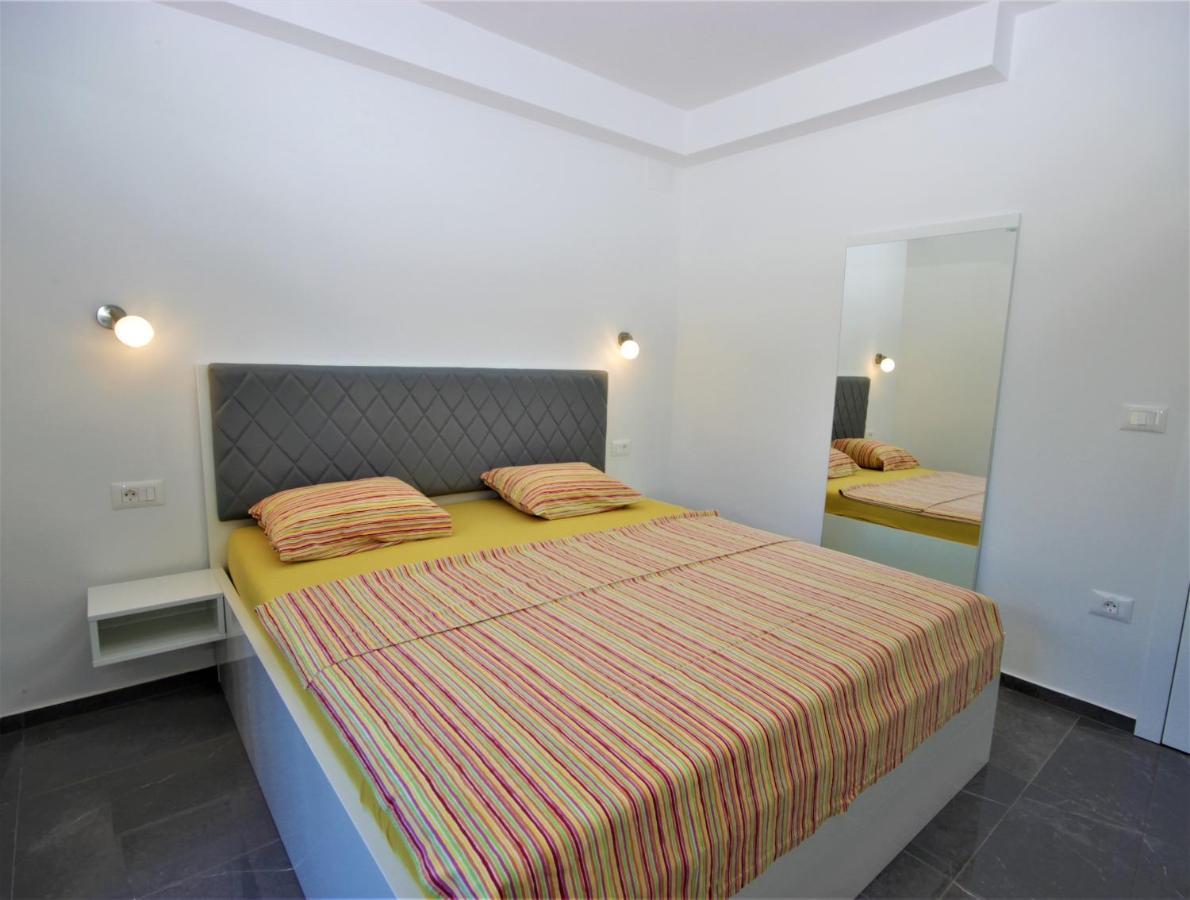 Apartments Smitran Banjole Bagian luar foto