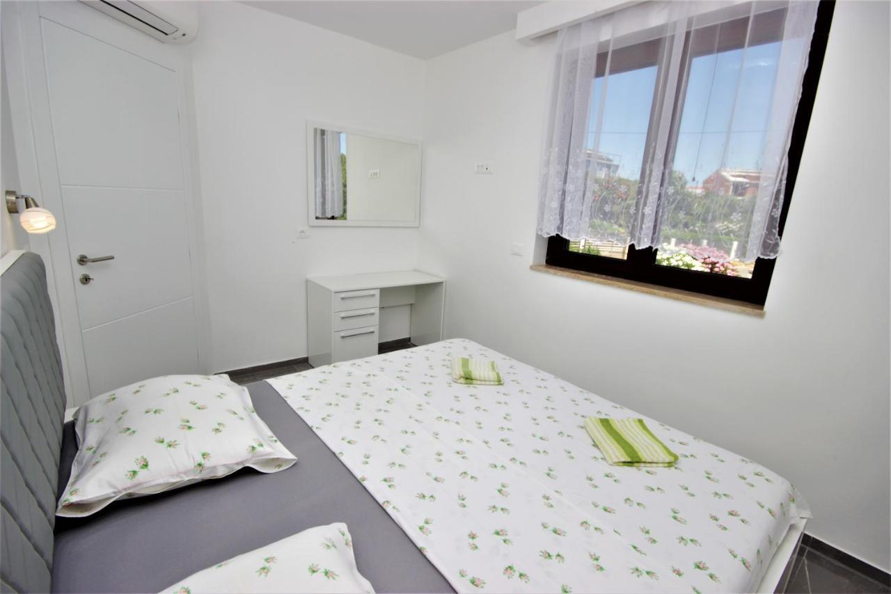 Apartments Smitran Banjole Bagian luar foto