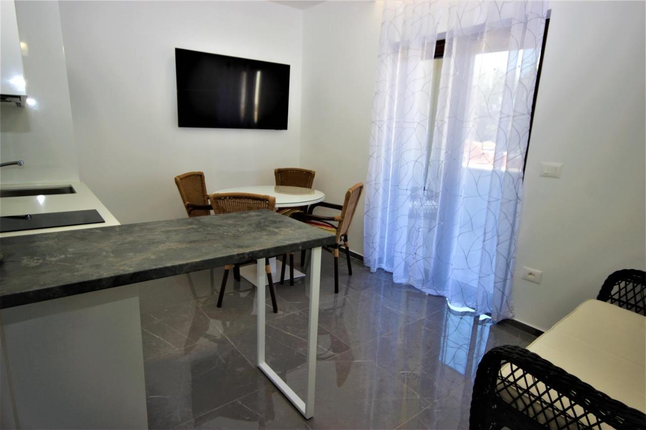 Apartments Smitran Banjole Bagian luar foto